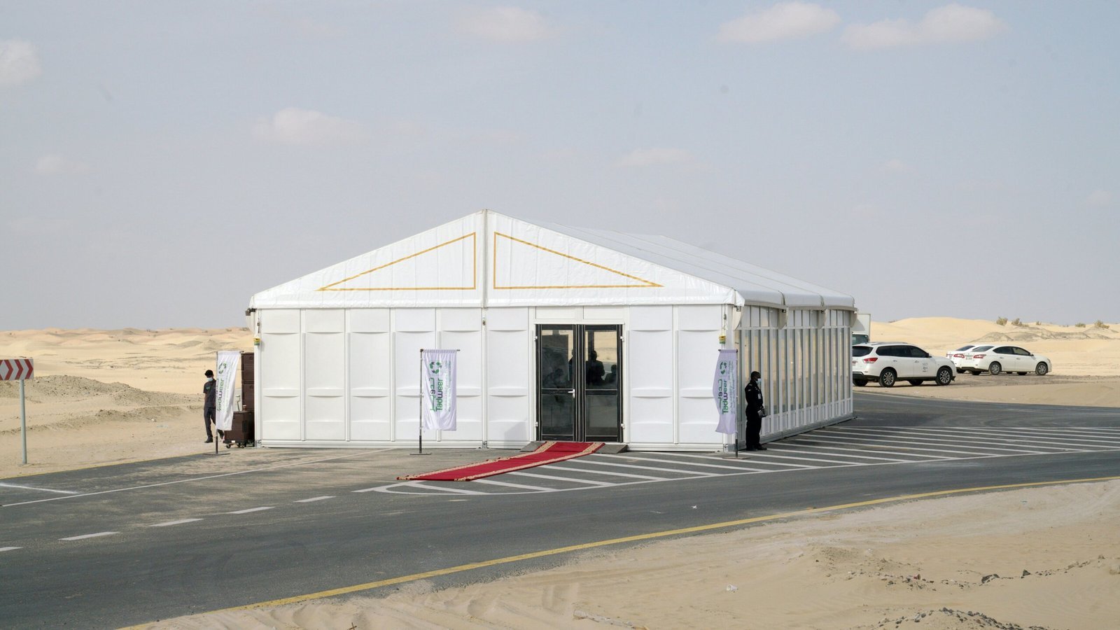 A small white building sitting in the middle of a desert